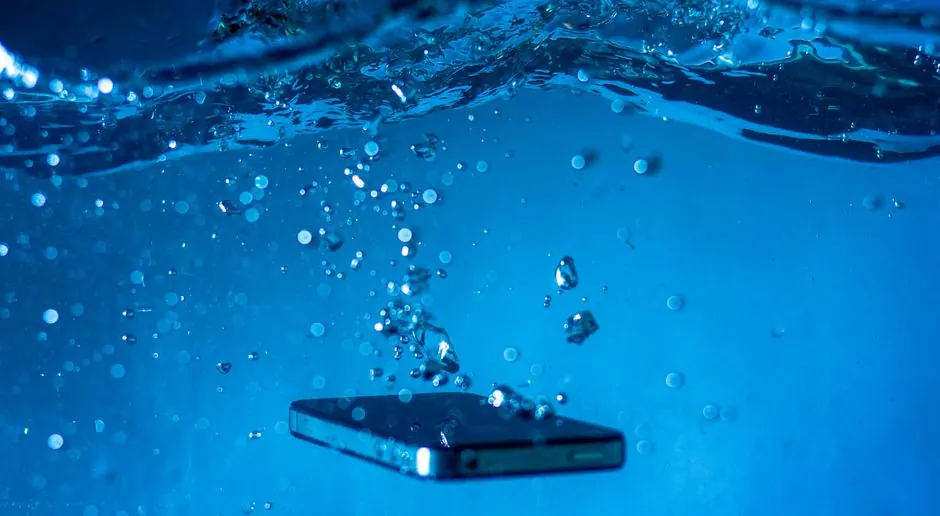 How to restore electronics after water damage in Jacksonville homes